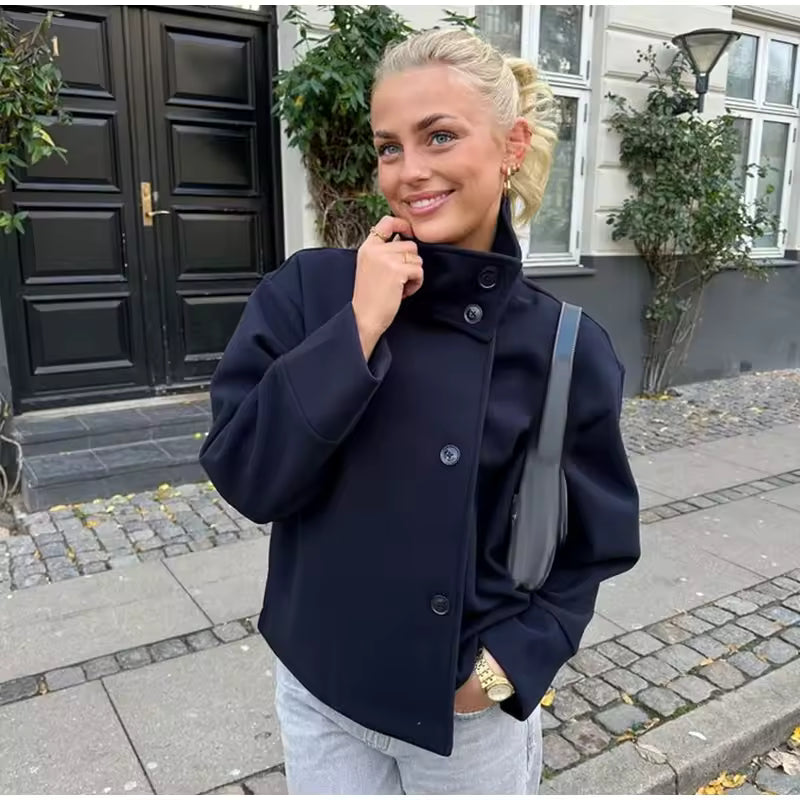 Elise – Veste Courte Croisée de Luxe