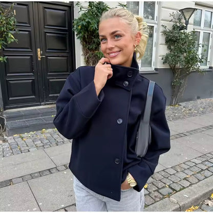 Elise – Veste Courte Croisée de Luxe